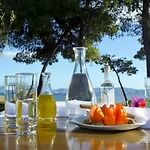 Makis Apart Otel 4*