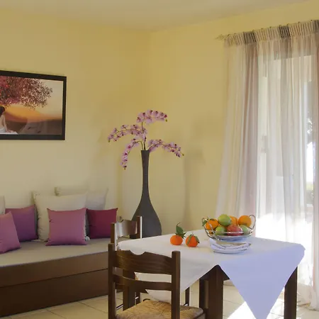 Makis Aparthotel 4*