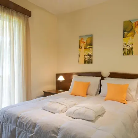 Makis Aparthotel 3*