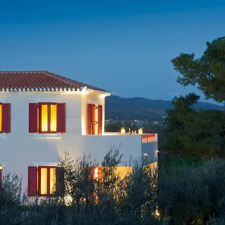 Makis Aparthotel 3*