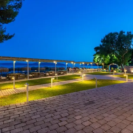 Makis Aparthotel Thermisia