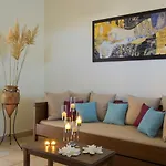 Ξενοδοχείο με διαμερίσματα Makis 4*