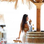 Ξενοδοχείο με διαμερίσματα Makis